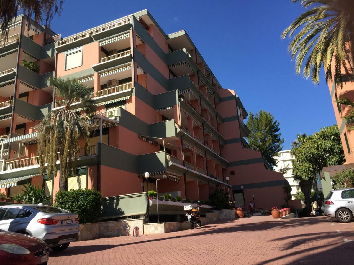 Residence Imperiale Sanremo Bagian luar foto